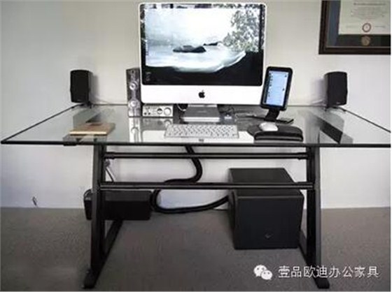 簡單3招，擺脫辦公桌下各種電源線雜亂困擾？