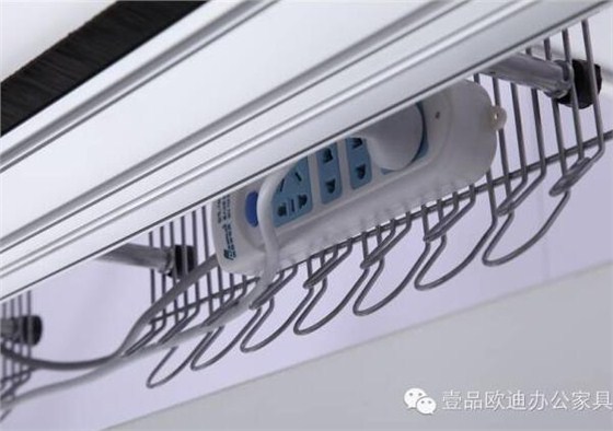 簡單3招，擺脫辦公桌下各種電源線雜亂困擾？