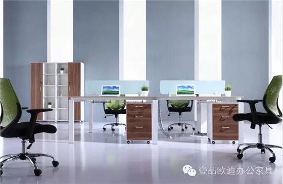 簡單3招，擺脫辦公桌下各種電源線雜亂困擾？
