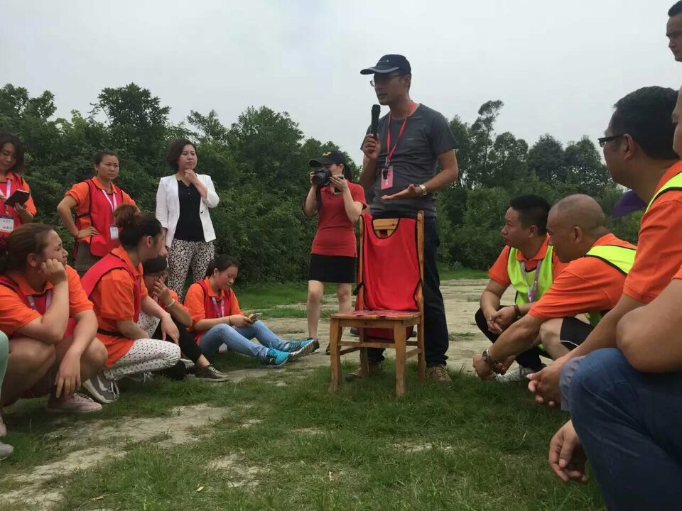 全國第二屆牛商爭霸賽四川賽區(qū)的啟動儀式。來自四川各地的優(yōu)秀牛商們齊聚一堂，為全國第二屆牛商爭霸賽四川賽區(qū)舉行了隆重的啟動儀式。